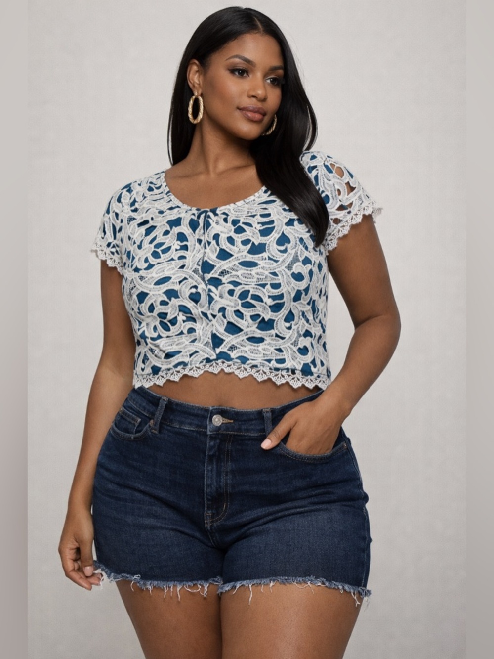 Mebon Lace Overlay Cropped Tee in White and Navy Size Large